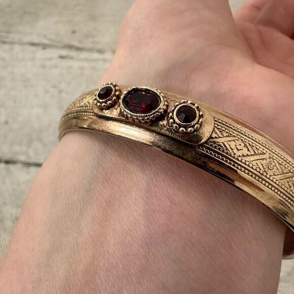 Vintage Regency Revival Gold Tone Red Stone Bangle - Picture 3 of 9